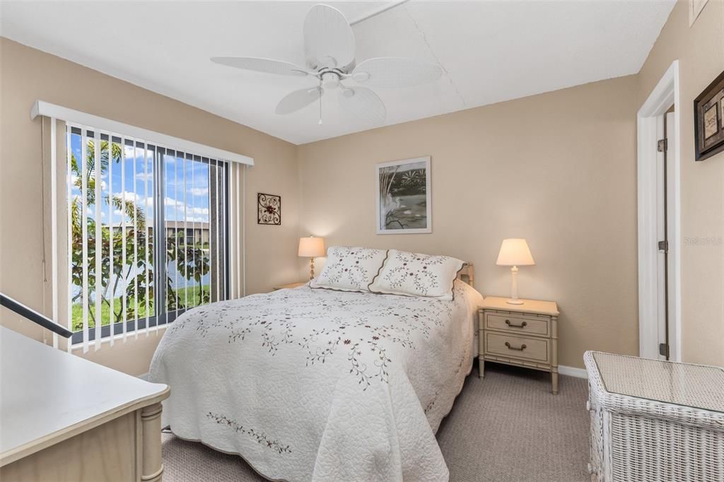 For Sale: $160,000 (2 beds, 2 baths, 893 Square Feet)