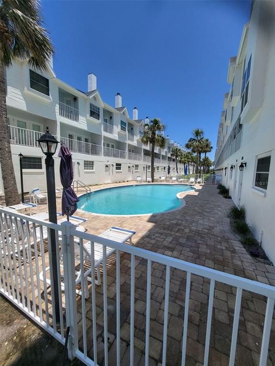 For Sale: $419,000 (1 beds, 1 baths, 780 Square Feet)