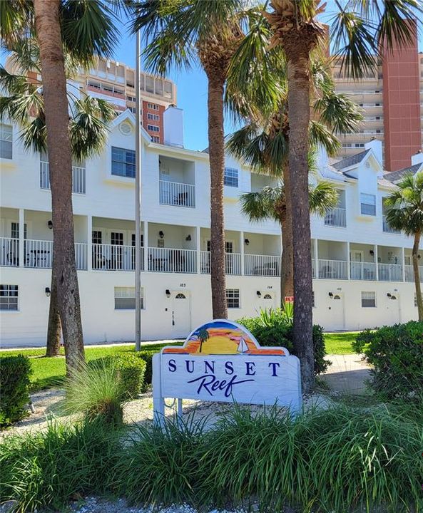 For Sale: $419,000 (1 beds, 1 baths, 780 Square Feet)