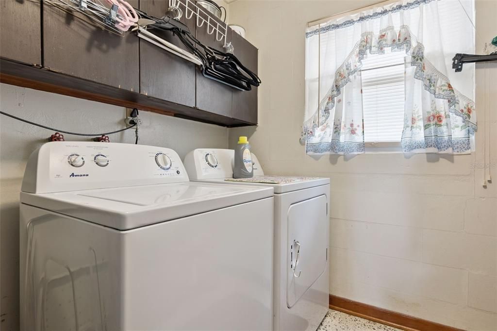 For Sale: $299,999 (2 beds, 1 baths, 1466 Square Feet)