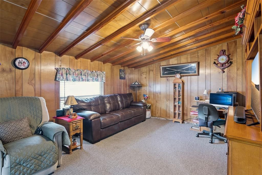 For Sale: $299,999 (2 beds, 1 baths, 1466 Square Feet)