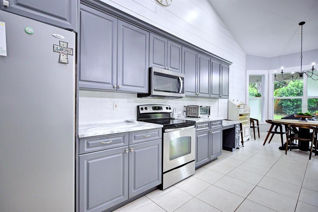 For Sale: $449,900 (3 beds, 2 baths, 2361 Square Feet)