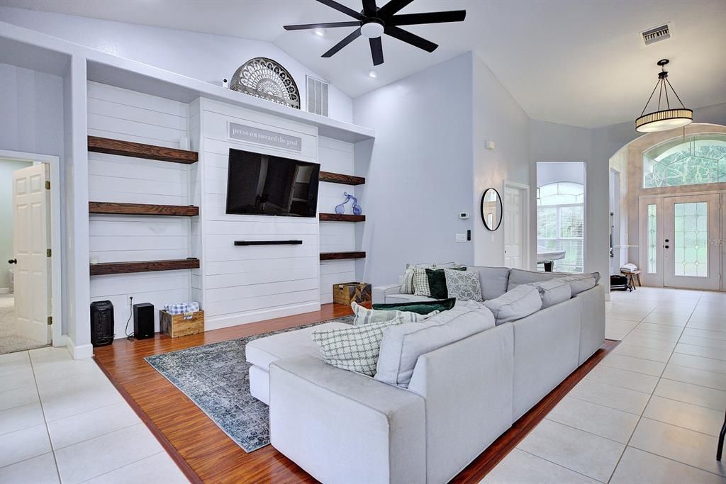 For Sale: $449,900 (3 beds, 2 baths, 2361 Square Feet)
