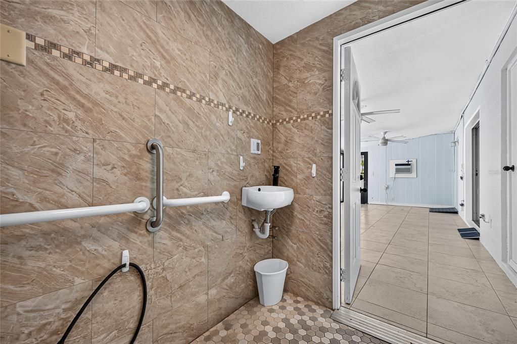 На продажу: $269,900 (2 спален, 2 ванн, 647 Квадратных фут)