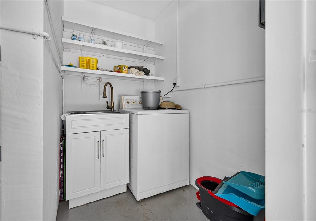 На продажу: $269,900 (2 спален, 2 ванн, 647 Квадратных фут)