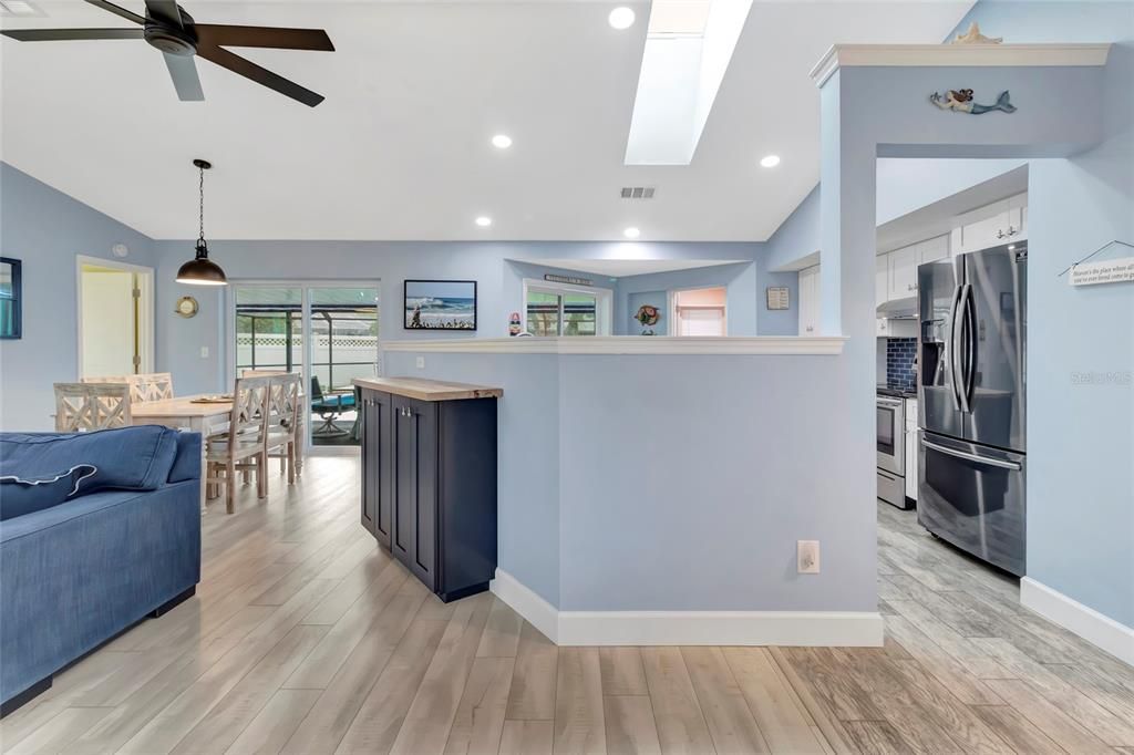 For Sale: $419,000 (3 beds, 2 baths, 1561 Square Feet)