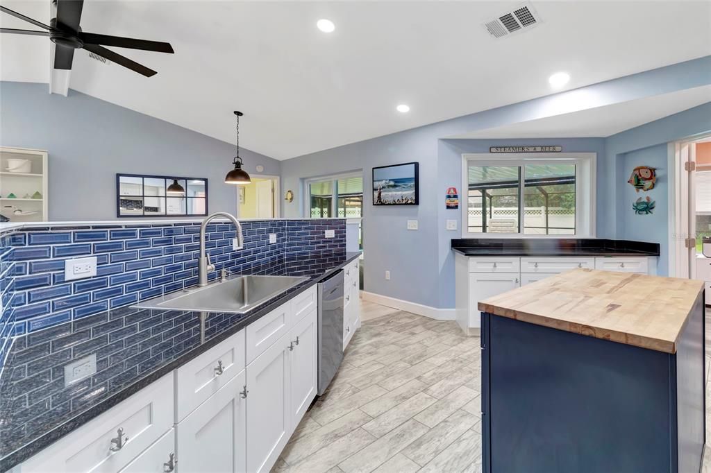 For Sale: $419,000 (3 beds, 2 baths, 1561 Square Feet)