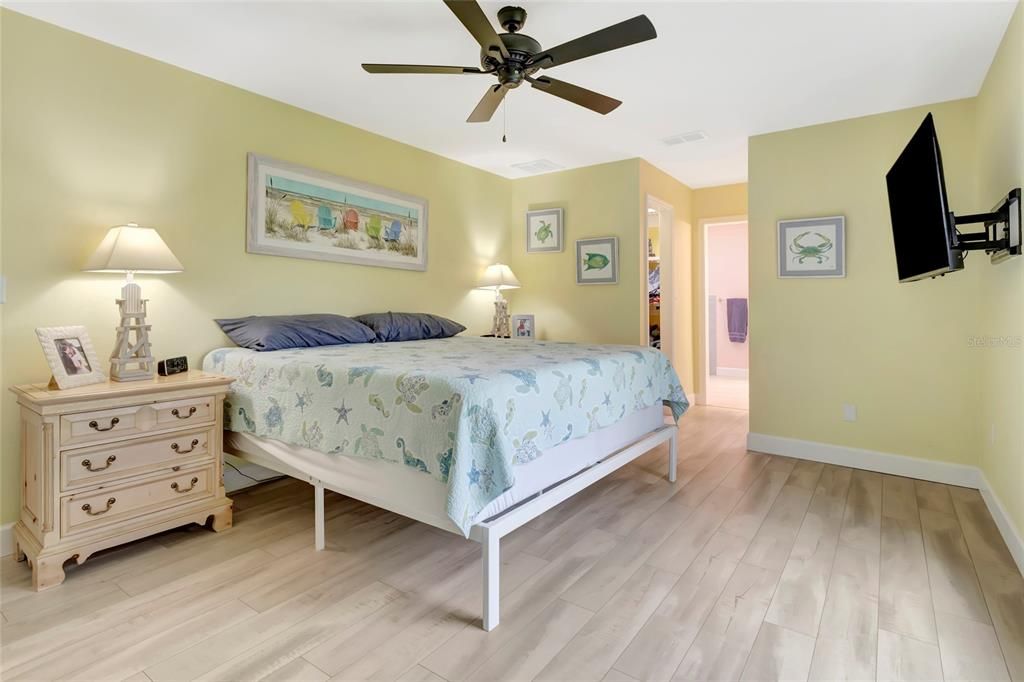 For Sale: $419,000 (3 beds, 2 baths, 1561 Square Feet)