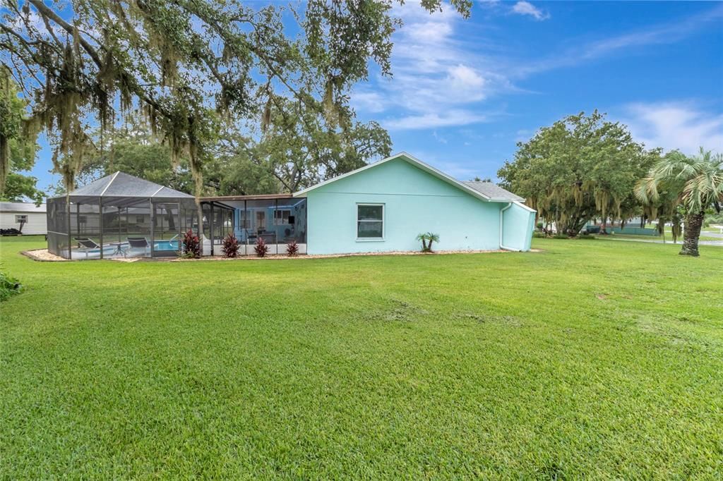For Sale: $419,000 (3 beds, 2 baths, 1561 Square Feet)
