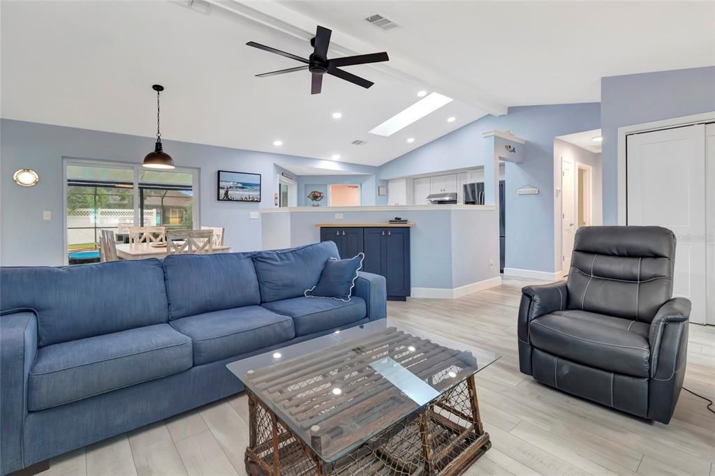 For Sale: $419,000 (3 beds, 2 baths, 1561 Square Feet)