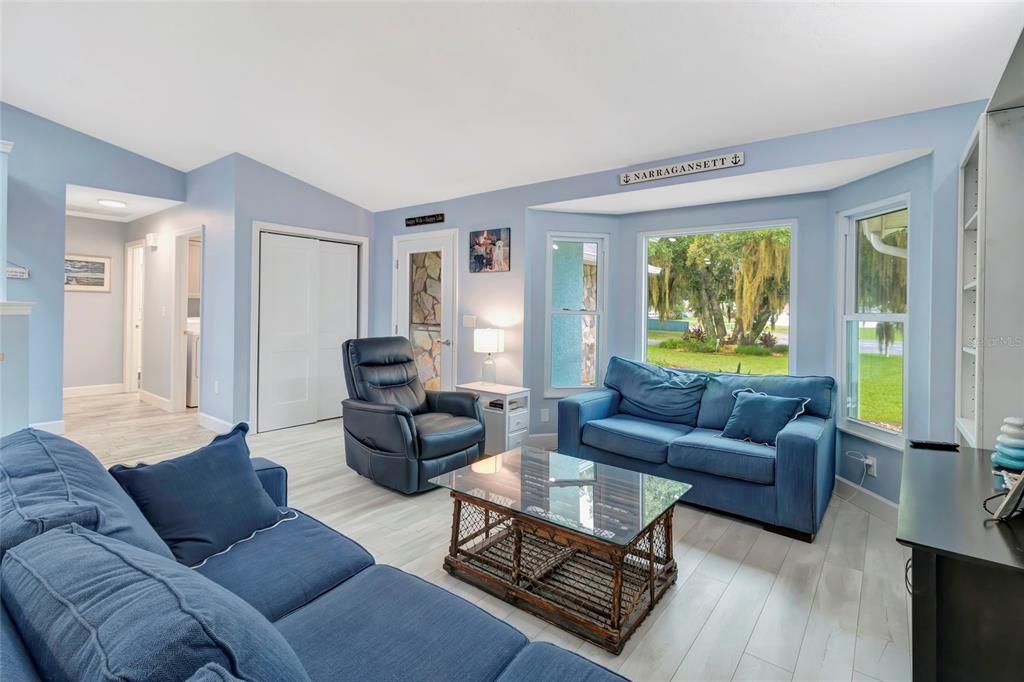 For Sale: $419,000 (3 beds, 2 baths, 1561 Square Feet)