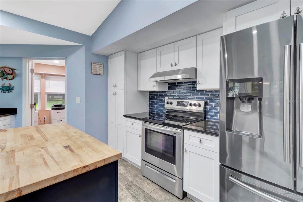 For Sale: $419,000 (3 beds, 2 baths, 1561 Square Feet)