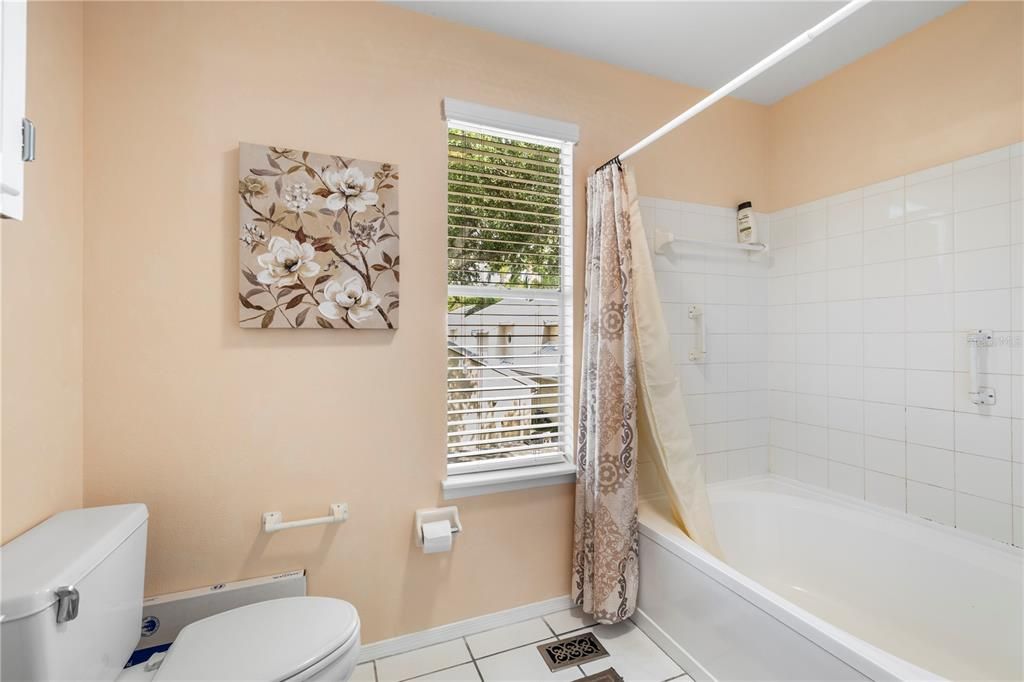 For Sale: $275,000 (3 beds, 2 baths, 1761 Square Feet)