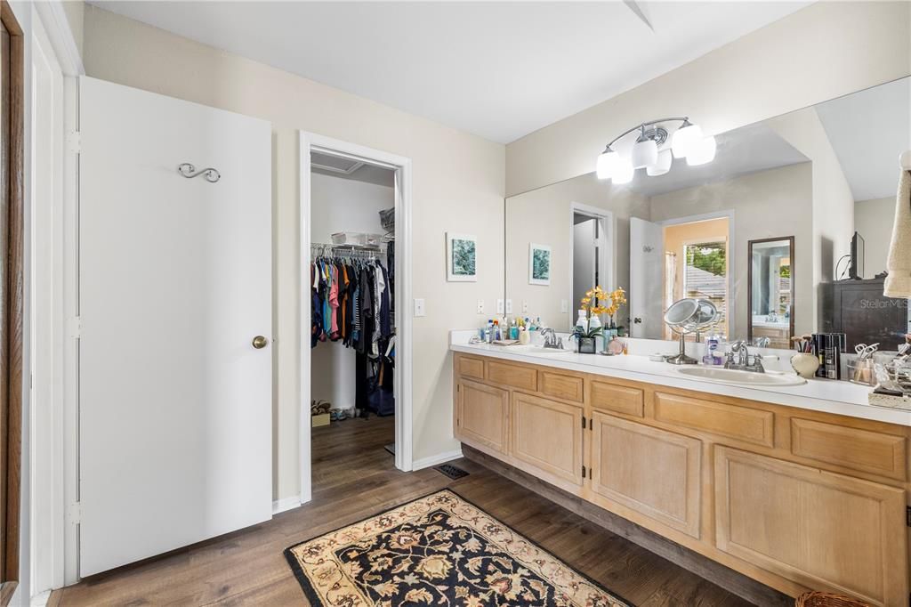 For Sale: $275,000 (3 beds, 2 baths, 1761 Square Feet)