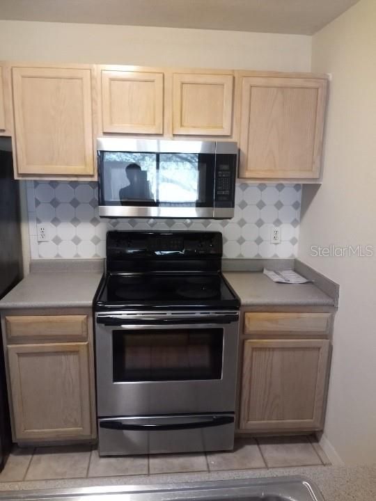 For Rent: $1,295 (1 beds, 1 baths, 558 Square Feet)
