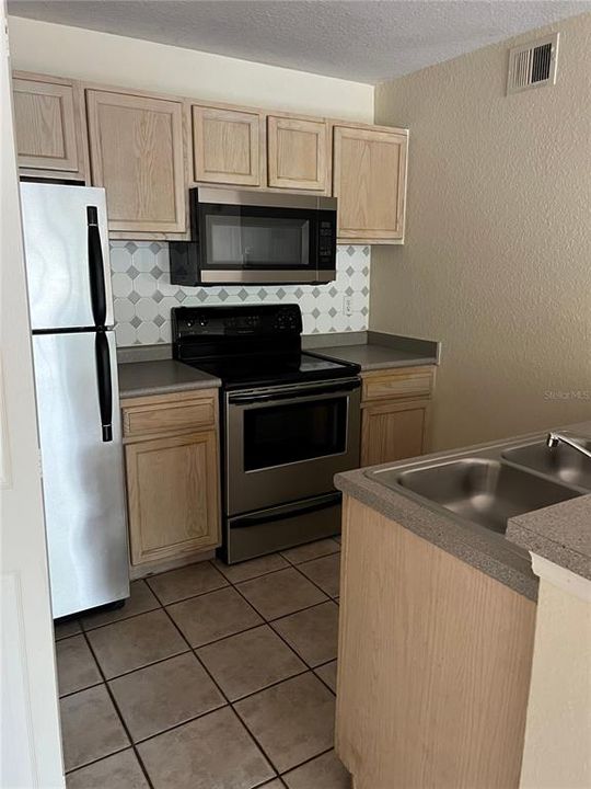 For Rent: $1,295 (1 beds, 1 baths, 558 Square Feet)