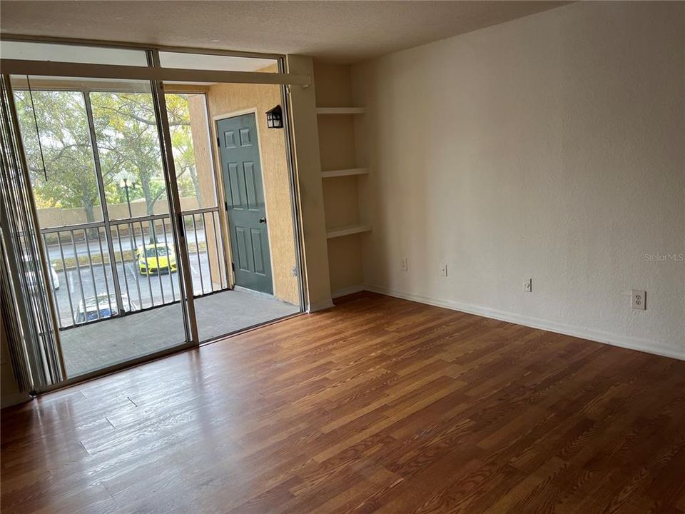 For Rent: $1,295 (1 beds, 1 baths, 558 Square Feet)