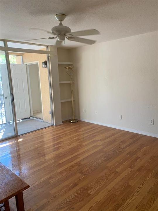 For Rent: $1,295 (1 beds, 1 baths, 558 Square Feet)