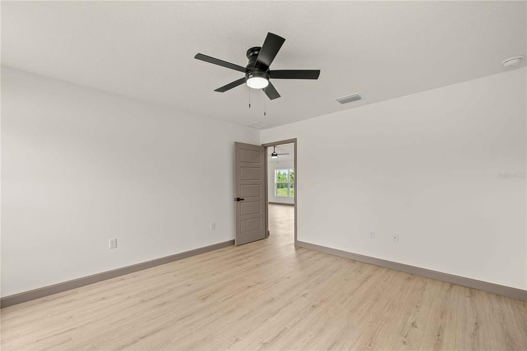 На продажу: $269,900 (3 спален, 2 ванн, 1303 Квадратных фут)