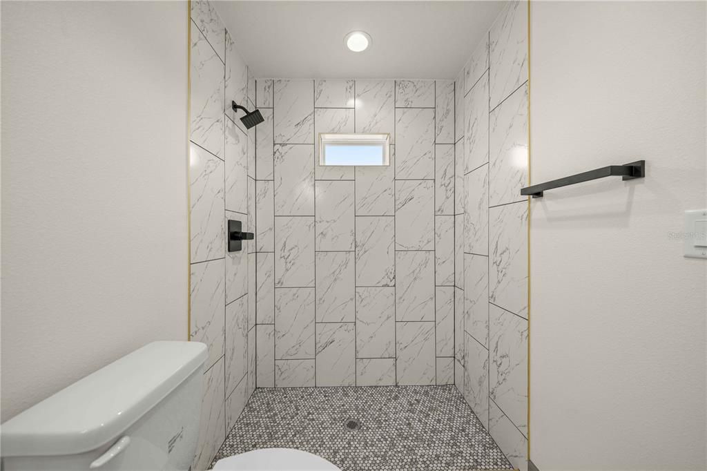 На продажу: $269,900 (3 спален, 2 ванн, 1303 Квадратных фут)