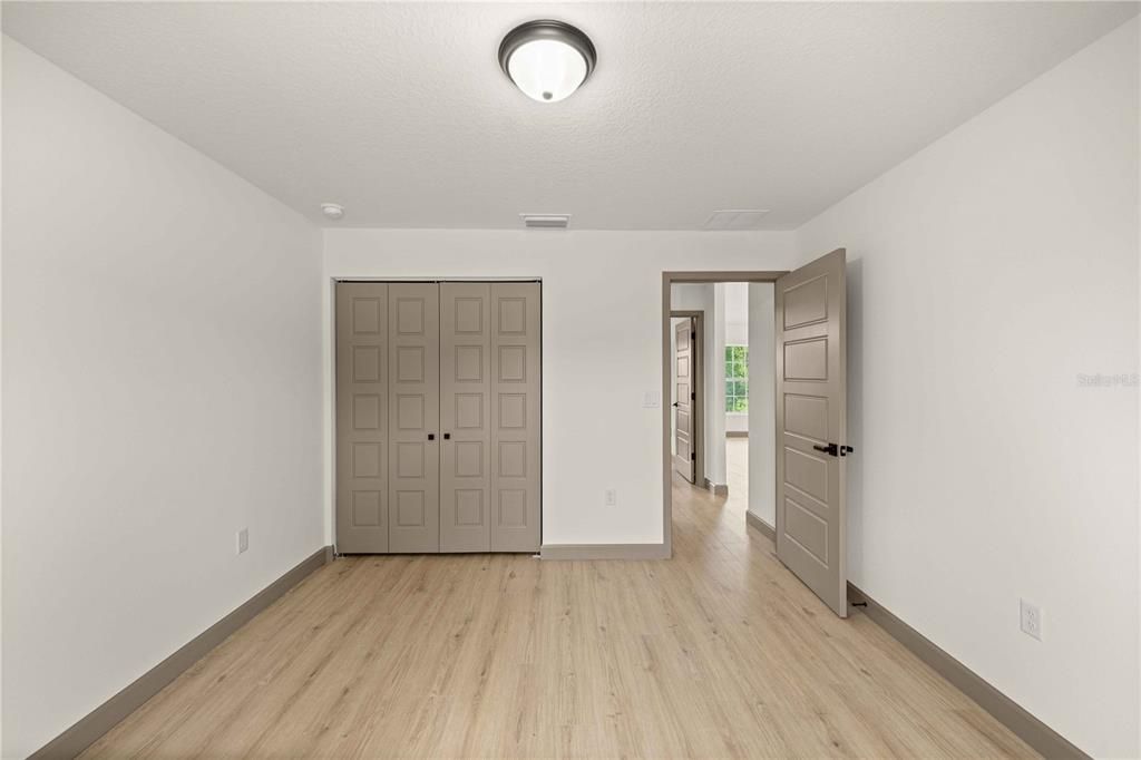 На продажу: $269,900 (3 спален, 2 ванн, 1303 Квадратных фут)