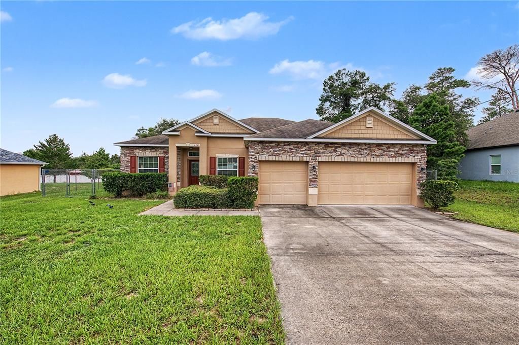 For Sale: $499,990 (4 beds, 3 baths, 2427 Square Feet)