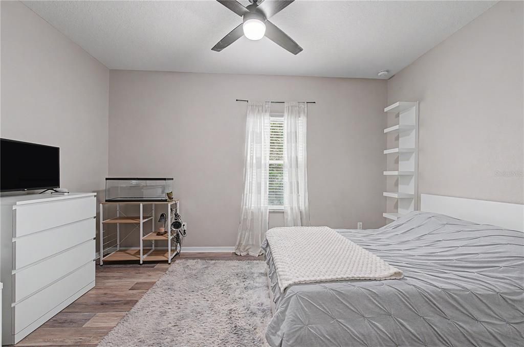 For Sale: $499,990 (4 beds, 3 baths, 2427 Square Feet)