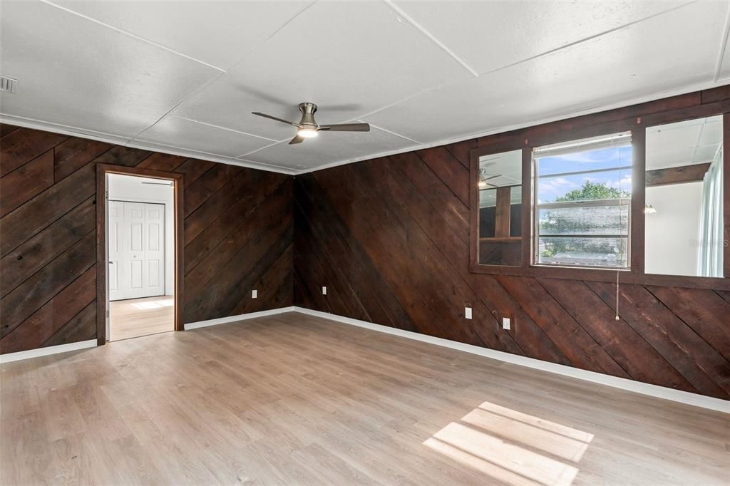 For Sale: $365,000 (6 beds, 3 baths, 2688 Square Feet)