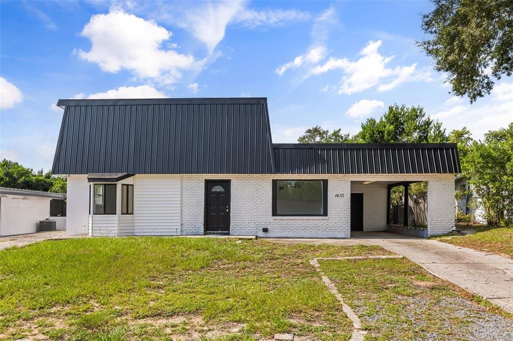 For Sale: $365,000 (6 beds, 3 baths, 2688 Square Feet)