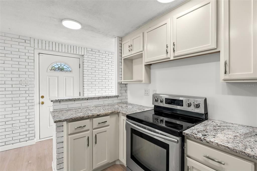For Sale: $365,000 (6 beds, 3 baths, 2688 Square Feet)