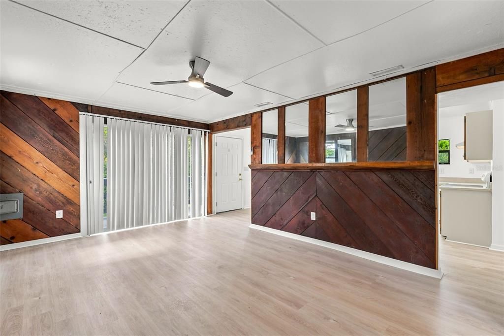 For Sale: $365,000 (6 beds, 3 baths, 2688 Square Feet)