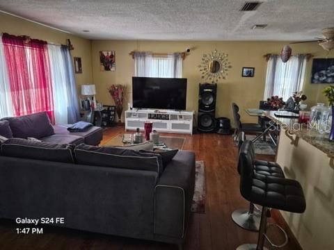 На продажу: $390,000 (5 спален, 3 ванн, 2328 Квадратных фут)