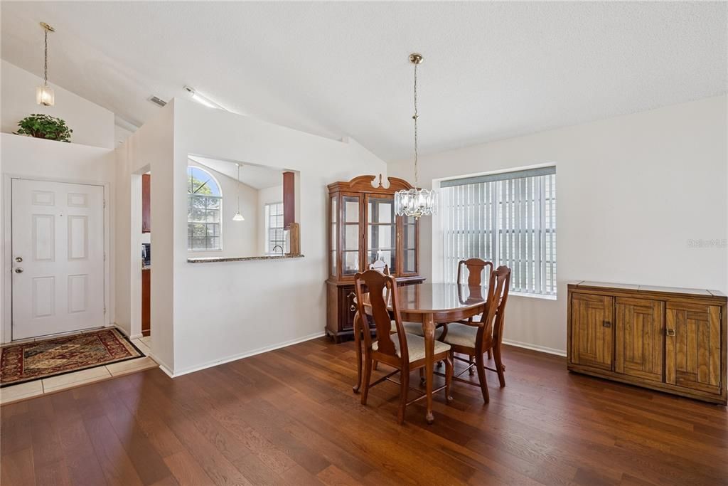 En Venta: $325,000 (2 camas, 2 baños, 1117 Pies cuadrados)
