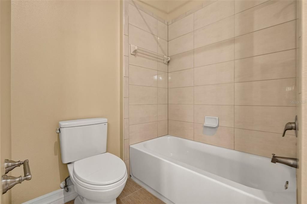 En Venta: $165,000 (3 camas, 2 baños, 1640 Pies cuadrados)