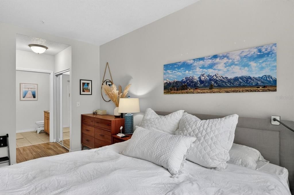 For Rent: $2,000 (2 beds, 2 baths, 1080 Square Feet)