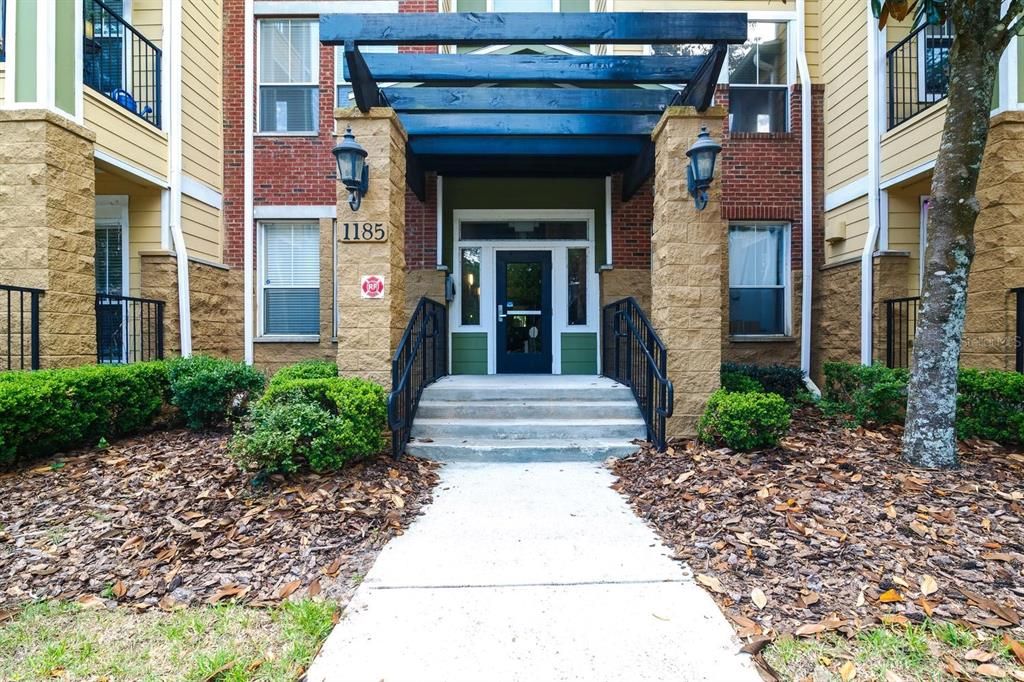 For Rent: $2,000 (2 beds, 2 baths, 1080 Square Feet)
