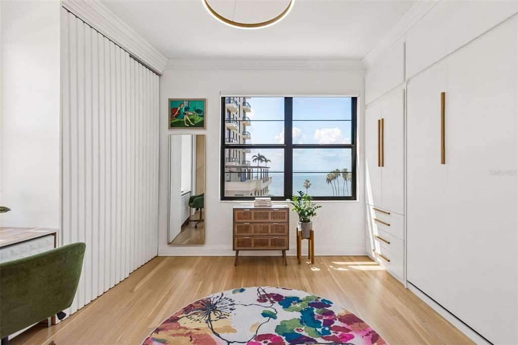 Active With Contract: $399,000 (1 beds, 1 baths, 846 Square Feet)