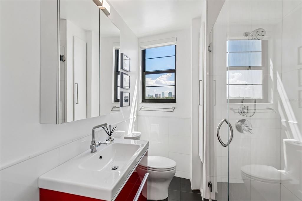 Active With Contract: $399,000 (1 beds, 1 baths, 846 Square Feet)
