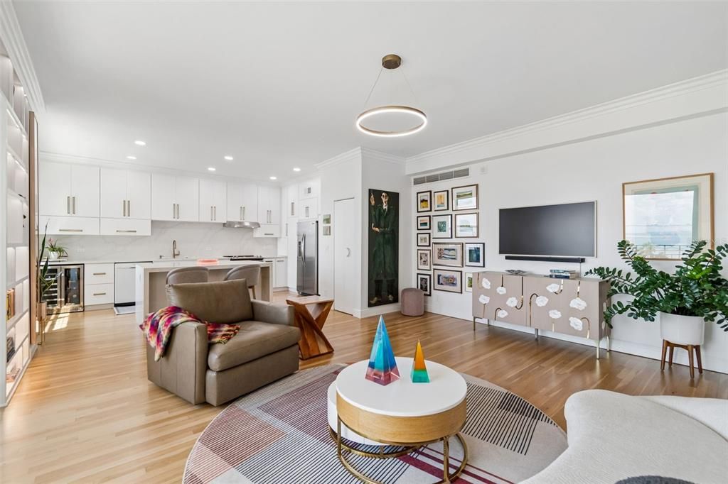 Active With Contract: $399,000 (1 beds, 1 baths, 846 Square Feet)