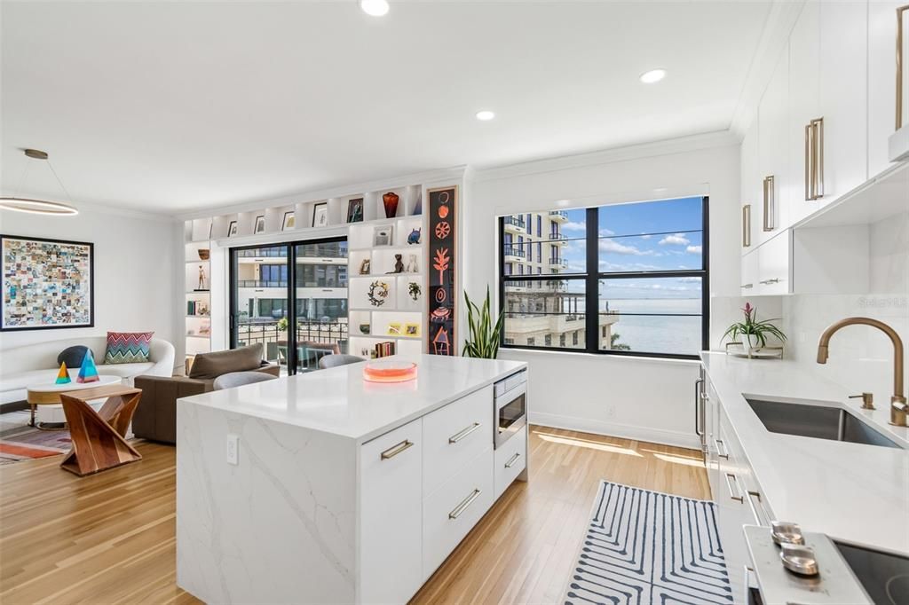 Active With Contract: $399,000 (1 beds, 1 baths, 846 Square Feet)