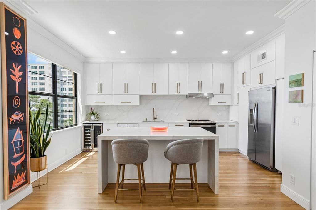 Active With Contract: $399,000 (1 beds, 1 baths, 846 Square Feet)
