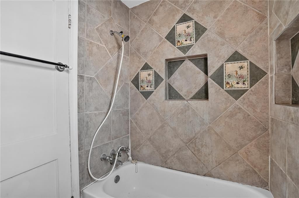 Activo con contrato: $270,000 (2 camas, 1 baños, 1176 Pies cuadrados)