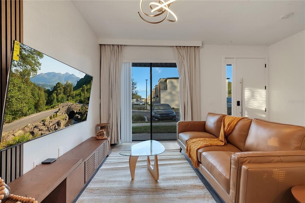 На продажу: $364,900 (3 спален, 3 ванн, 1372 Квадратных фут)