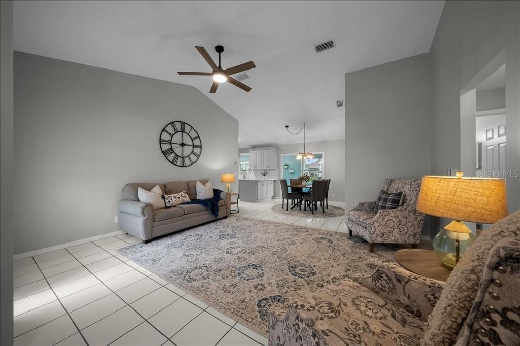 For Sale: $229,900 (3 beds, 2 baths, 1524 Square Feet)