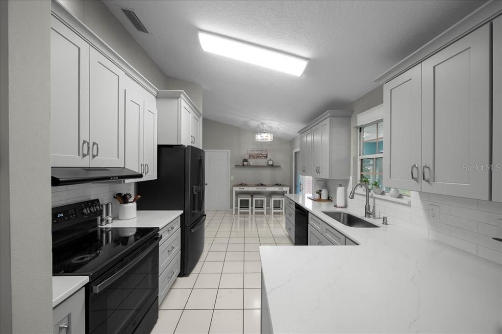 For Sale: $229,900 (3 beds, 2 baths, 1524 Square Feet)