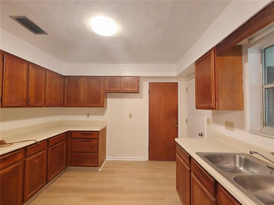 В аренду: $1,800 (3 спален, 2 ванн, 1616 Квадратных фут)
