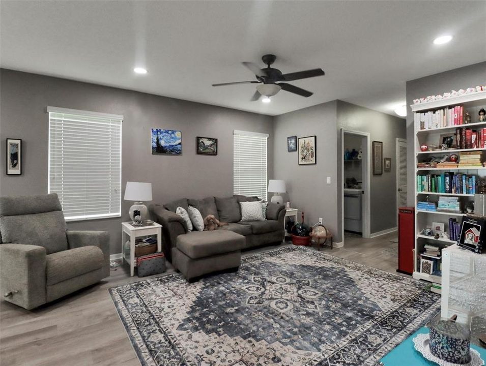 For Sale: $310,000 (3 beds, 2 baths, 1435 Square Feet)