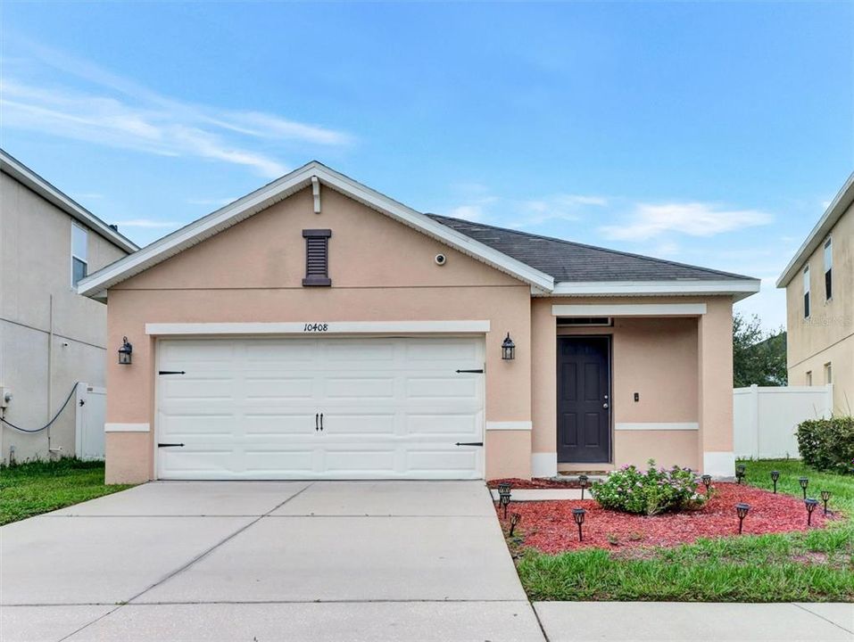 For Sale: $310,000 (3 beds, 2 baths, 1435 Square Feet)