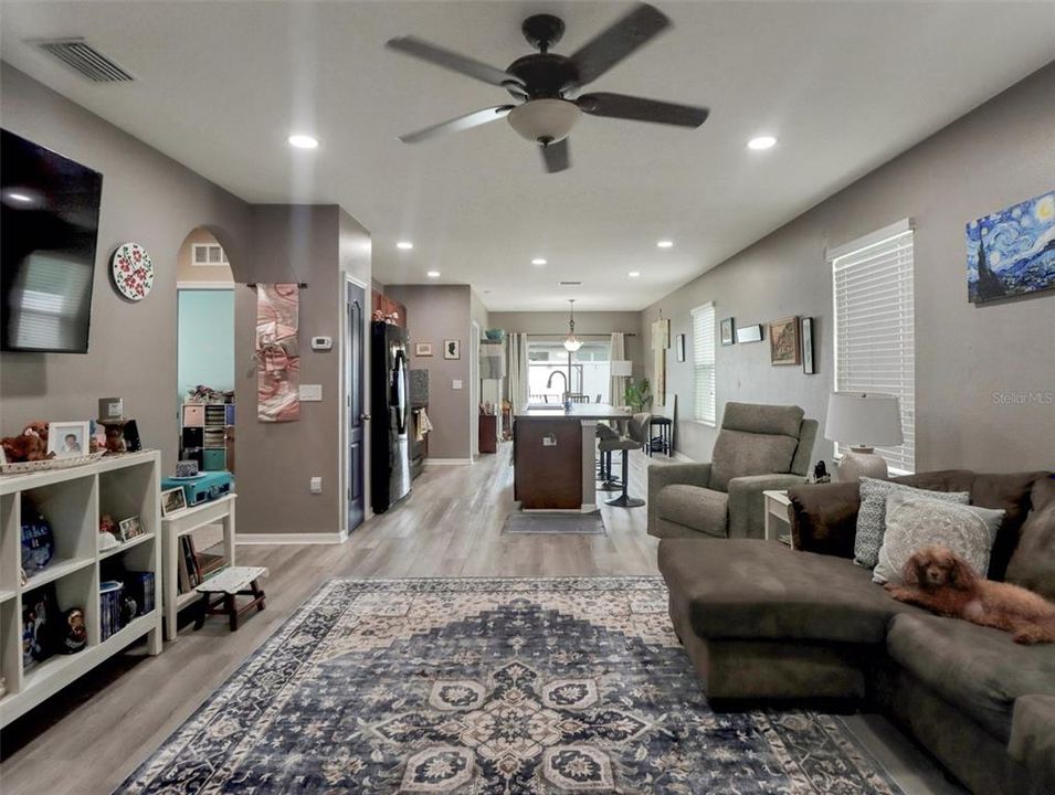 For Sale: $310,000 (3 beds, 2 baths, 1435 Square Feet)