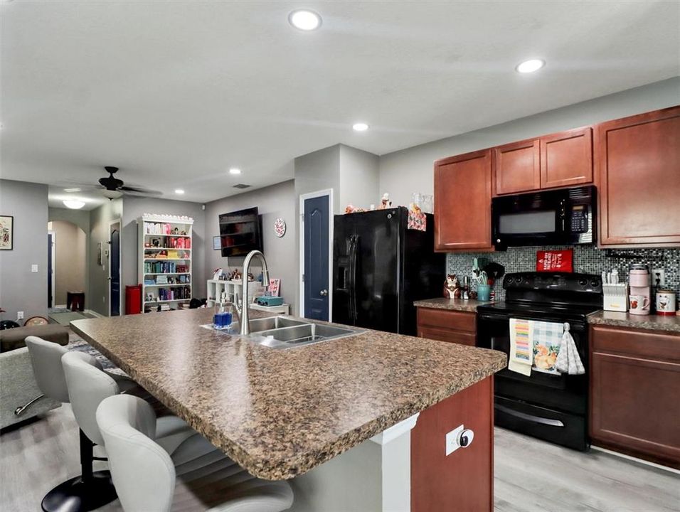 For Sale: $310,000 (3 beds, 2 baths, 1435 Square Feet)